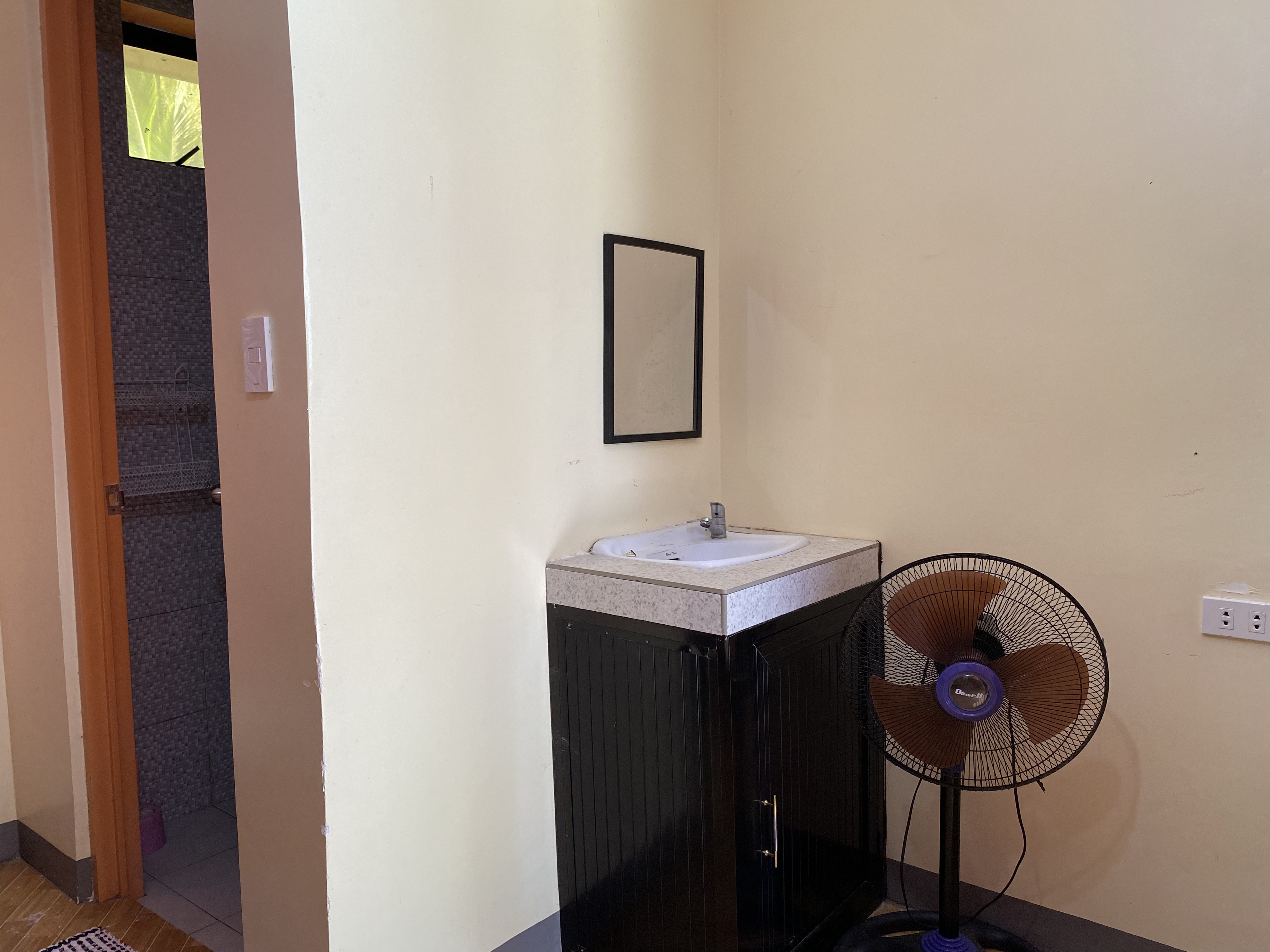 CONCRETE ROOM view 3